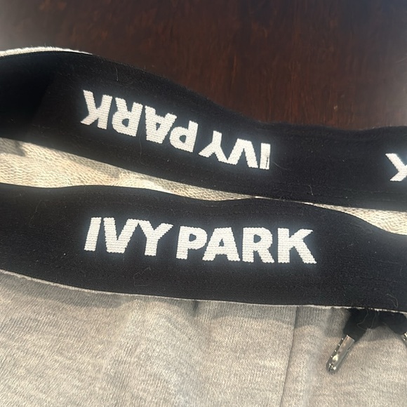 EUC Ivy Park athletic shorts size Large - Picture 3 of 4